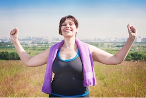 walking woman losing weight while pregnant